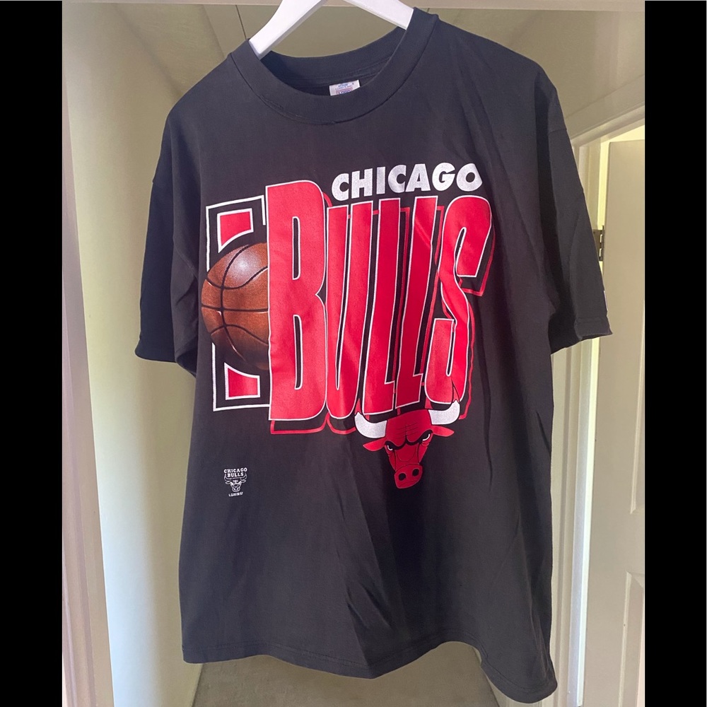 Vintage Chicago bulls tshirt Michael Jordan basketball 90s tee